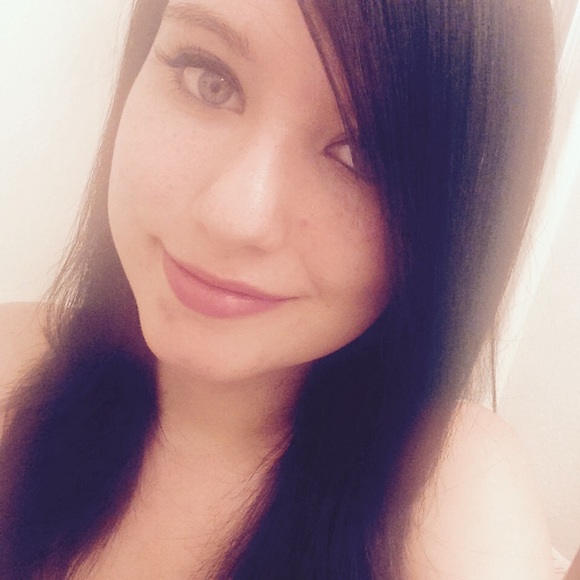 Meet the Posher, Destiny. Cali☀️🌴|Fash Design Grad🪡🧵👗🎓|90s Boho Punk/Goth🖤 - Picture 3 of 4